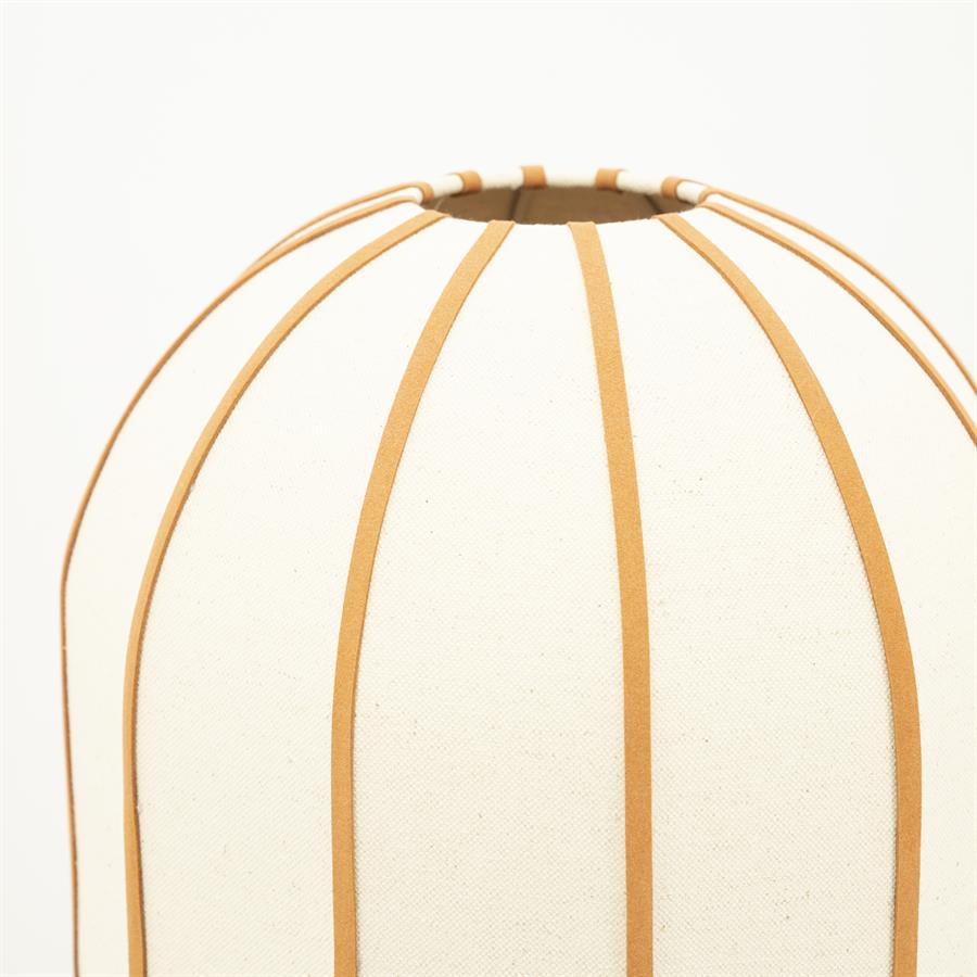 Detailaufnahme der Stehlampe Cocoon mit den vertikalen beigen Bändern und hellem Stoff - By-Boo