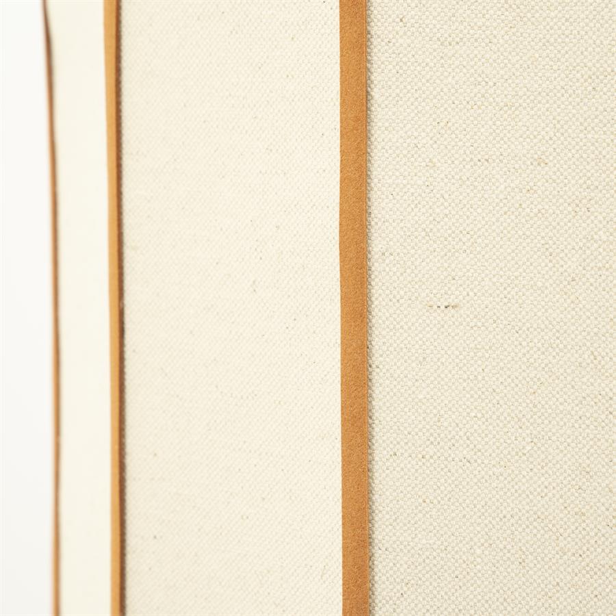Detail der Stehlampe Cocoon mit der Stofftextur und braunen Paspeln - By-Boo