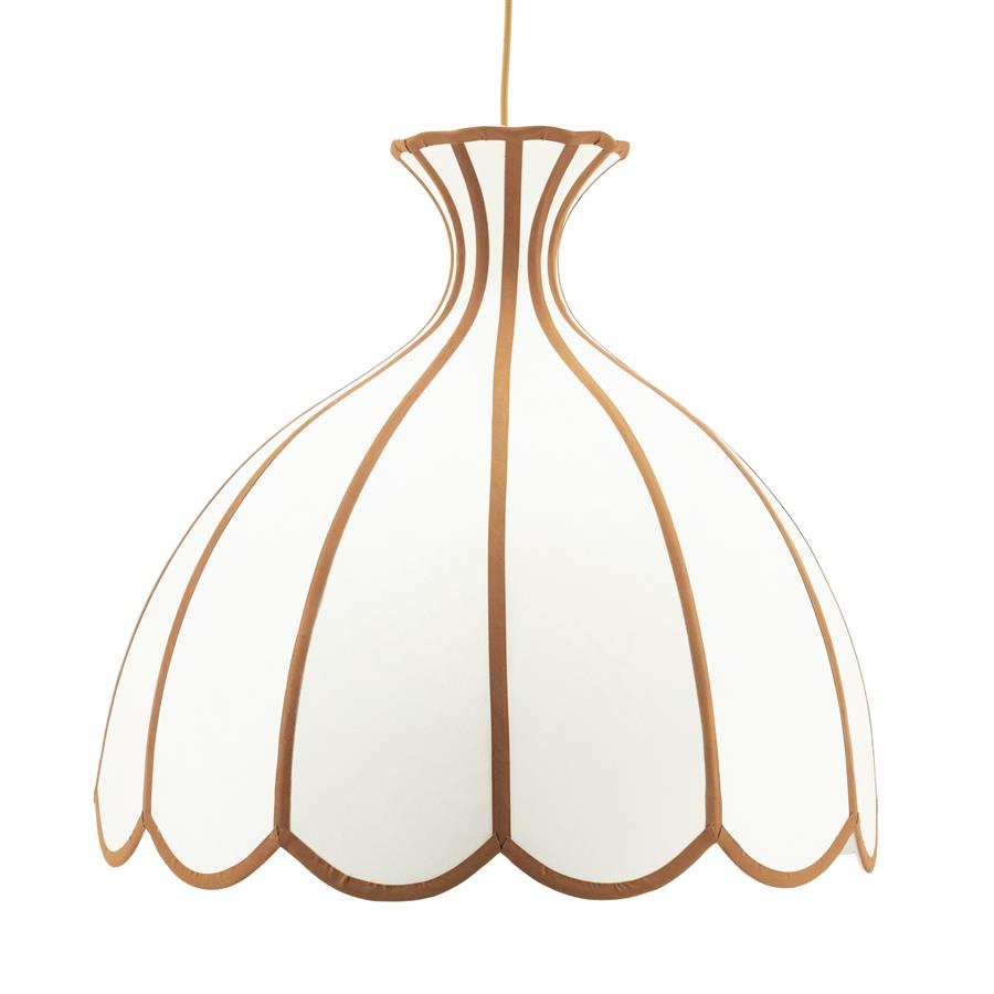Lampe Retta Large Pendelleuchte mit weißem, glockenförmigem Schirm mit braunen Paspeln auf weißem Hintergrund - By-Boo