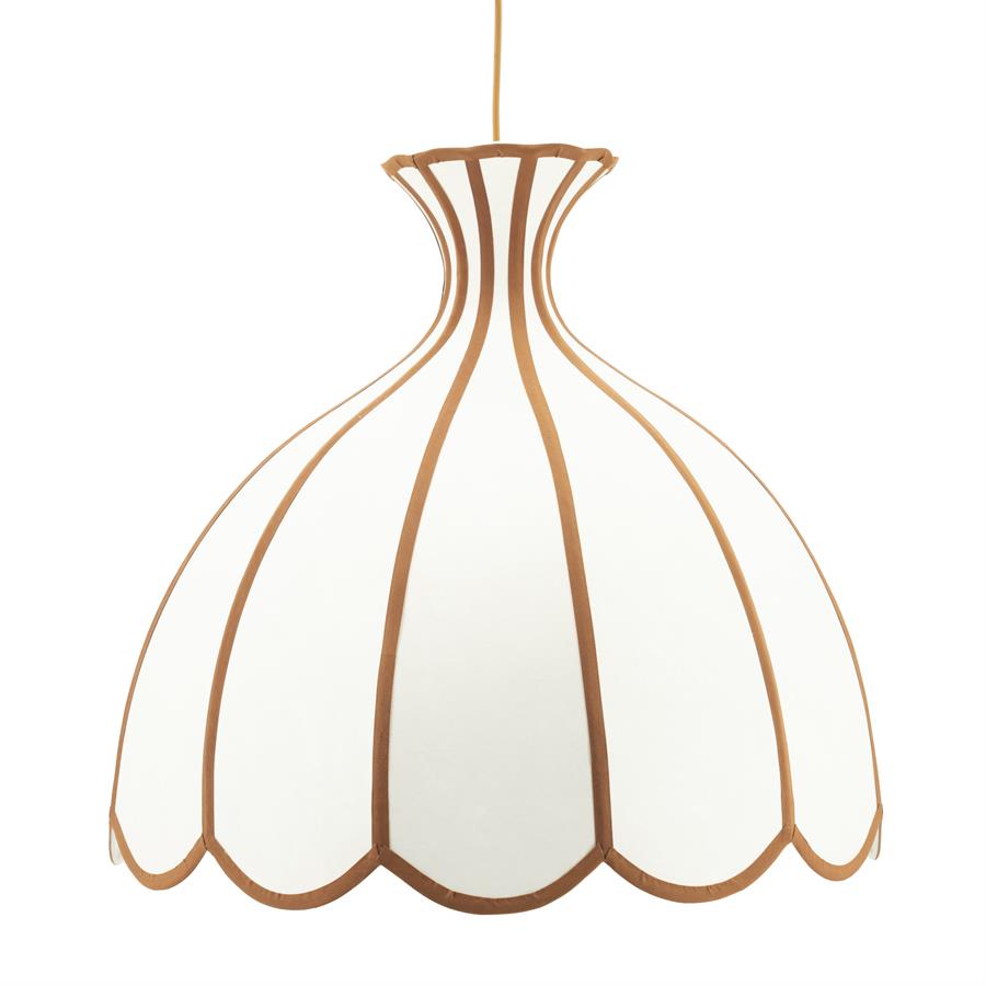 Lampe Retta Large hängend vor weißem Hintergrund, mit glockenförmigem Schirm und vertikalen braunen Paspeln - By-Boo