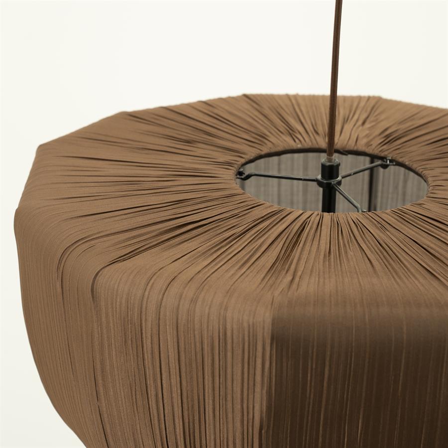 Detailaufnahme der Lampe Nuvia 2 Large, mit dem plissierten braunen Stoffschirm und der Innenkonstruktion - By-Boo