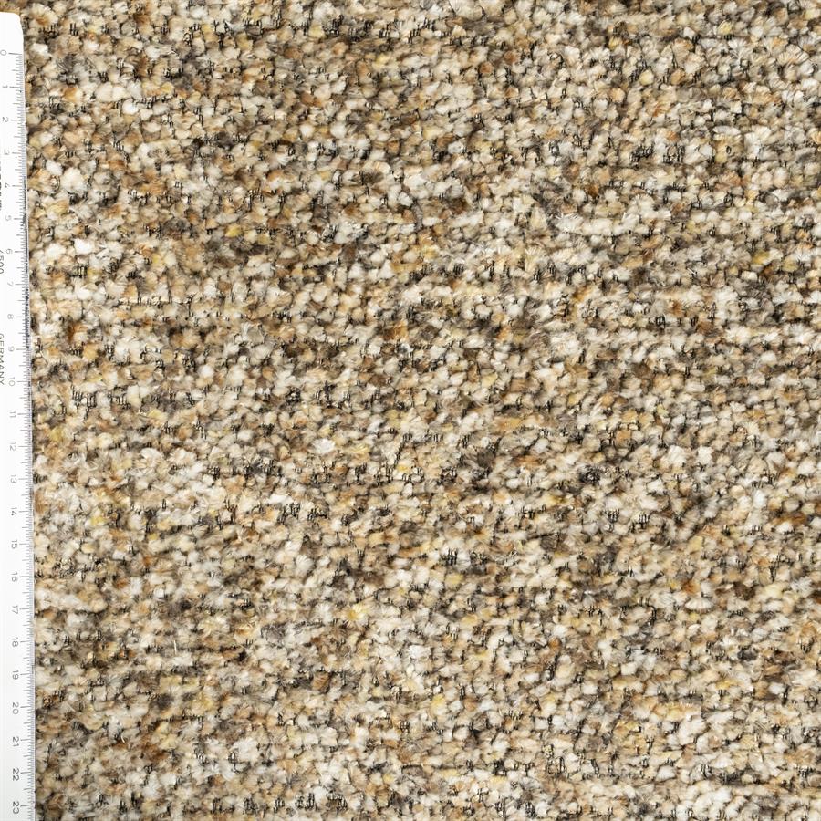 Detailaufnahme des Sessels Ducky Taupe, mit der gewebten Textur des Stoffes in Beige- und Brauntönen - By-Boo