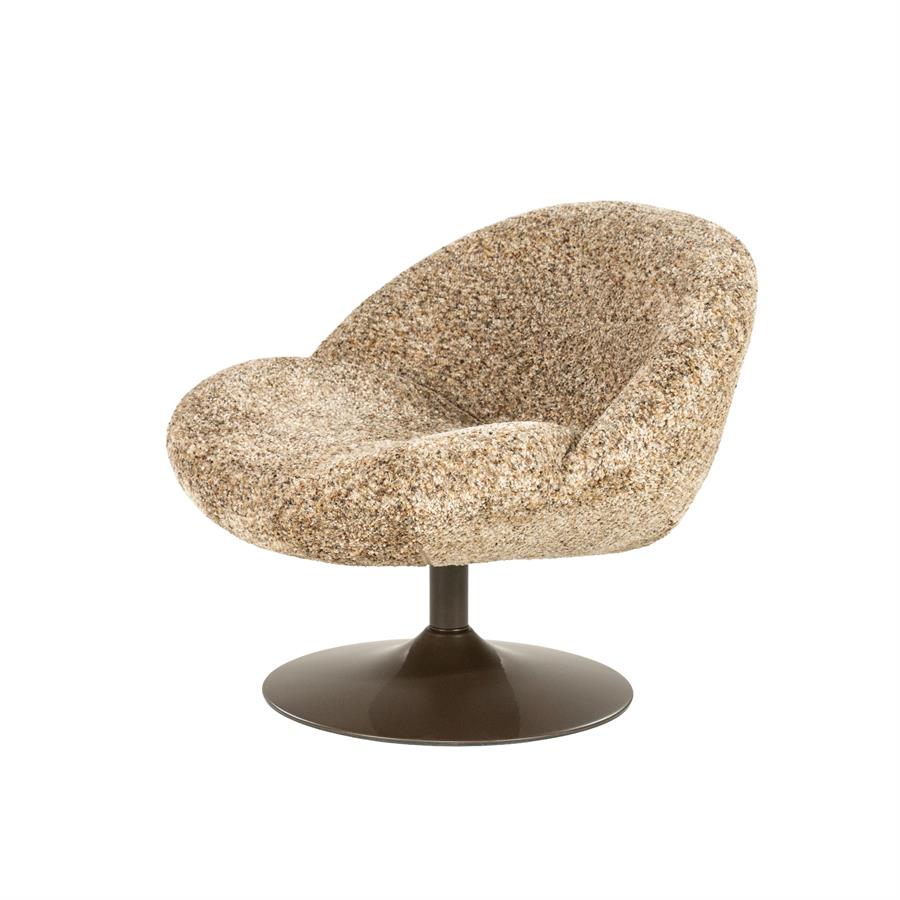 Sessel Ducky Taupe auf weißem Hintergrund, aus einer niedrigen Perspektive fotografiert - By-Boo
