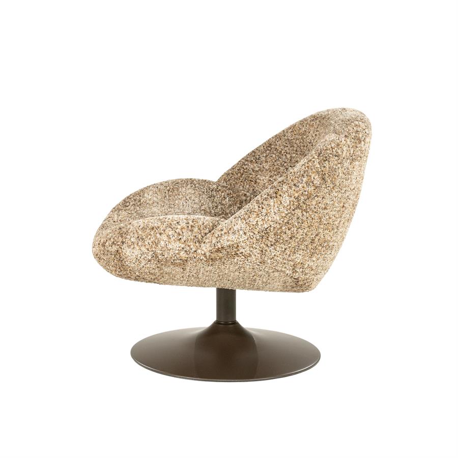 Sessel Ducky Taupe auf weißem Hintergrund, aus schräger Perspektive fotografiert - By-Boo