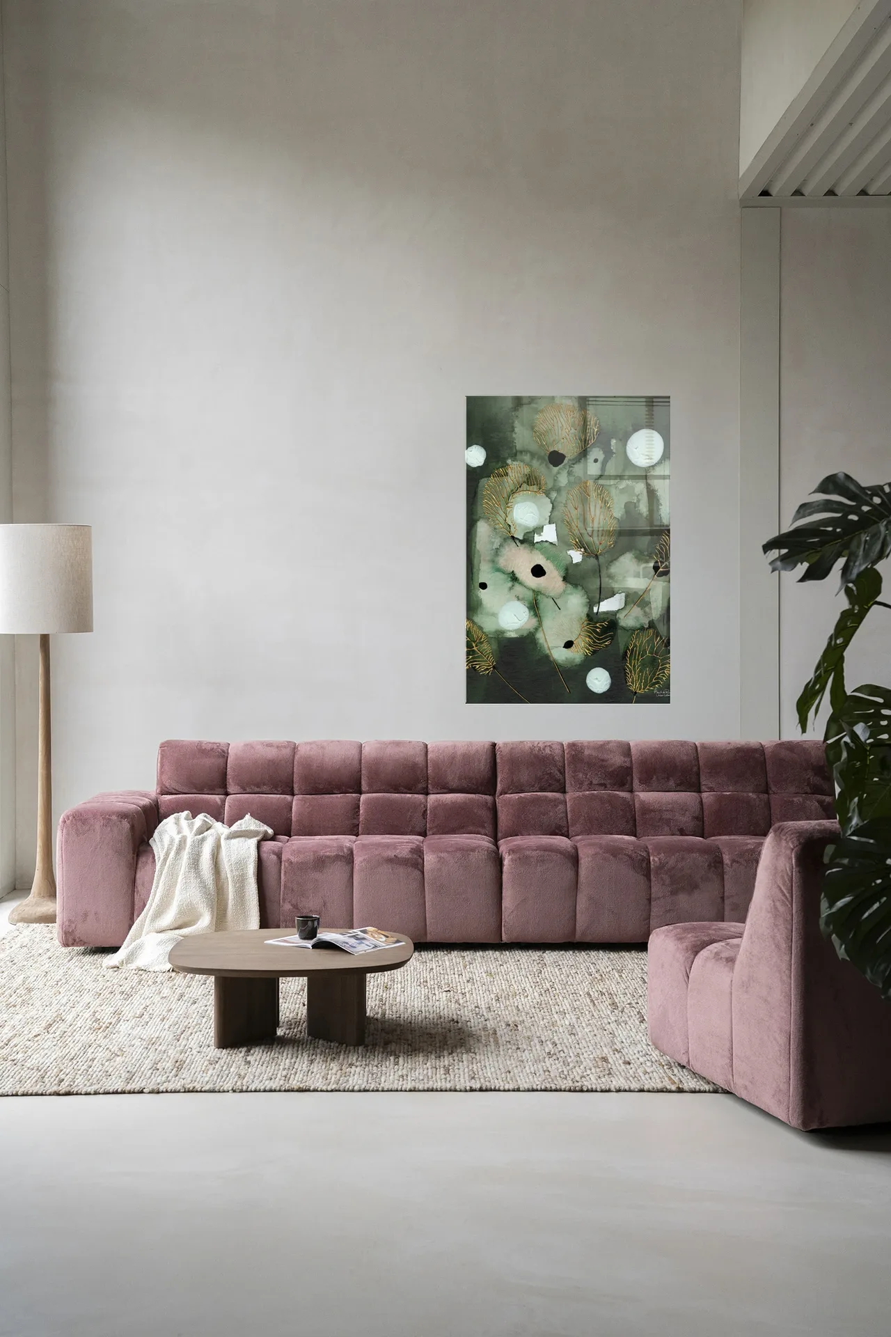 Wandtuch Forest Flower von Urban Cotton in einem modernen Wohnzimmer über einem rosa Sofa