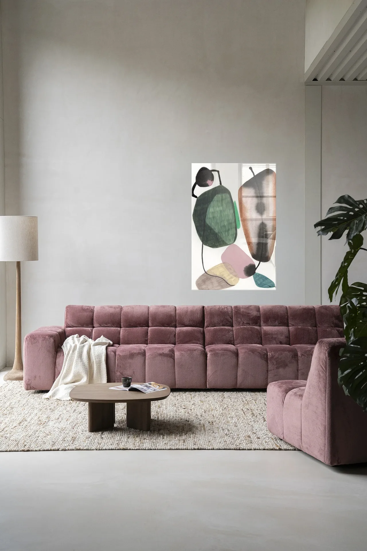 Wandteppich Mobility - Urban Cotton in einem modernen Wohnzimmer über einem rosa Sofa
