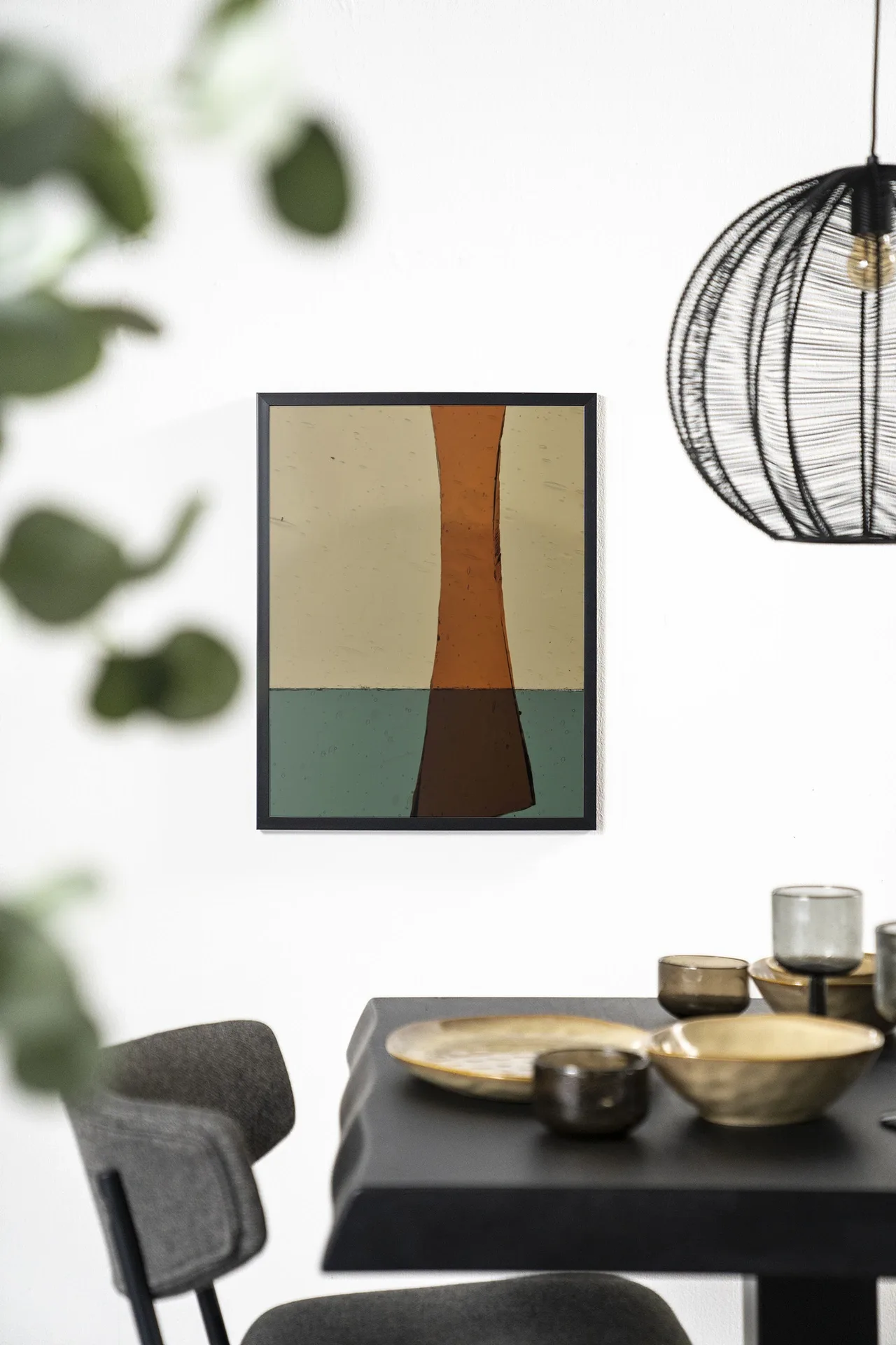 Wandteppich Senfgelb - Urban Cotton in einem modernen Interieur über einem dunklen Esstisch