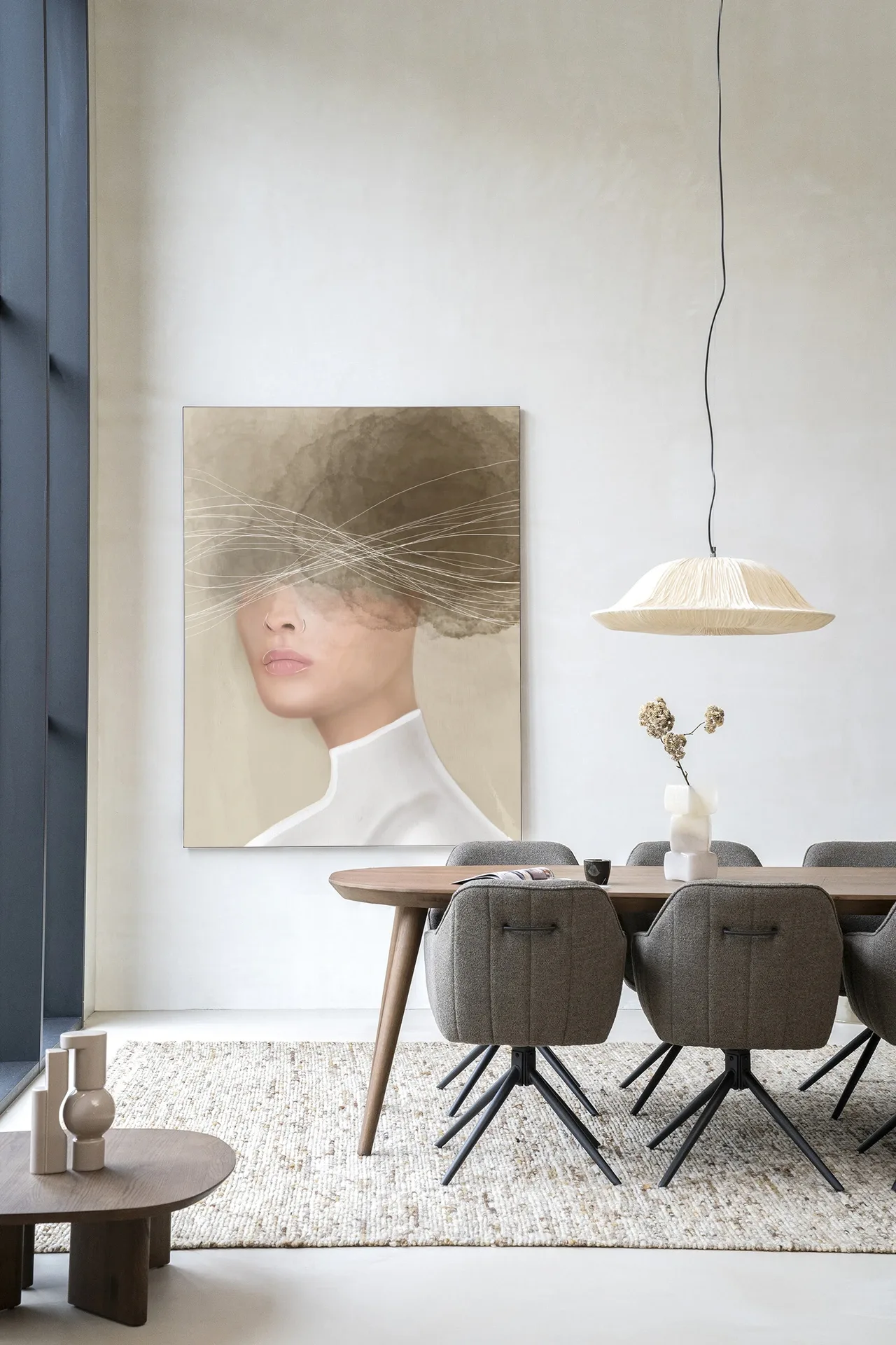 Wandteppich Mood cloud - Urban Cotton in einem modernen Esszimmer mit Holztisch und Stühlen