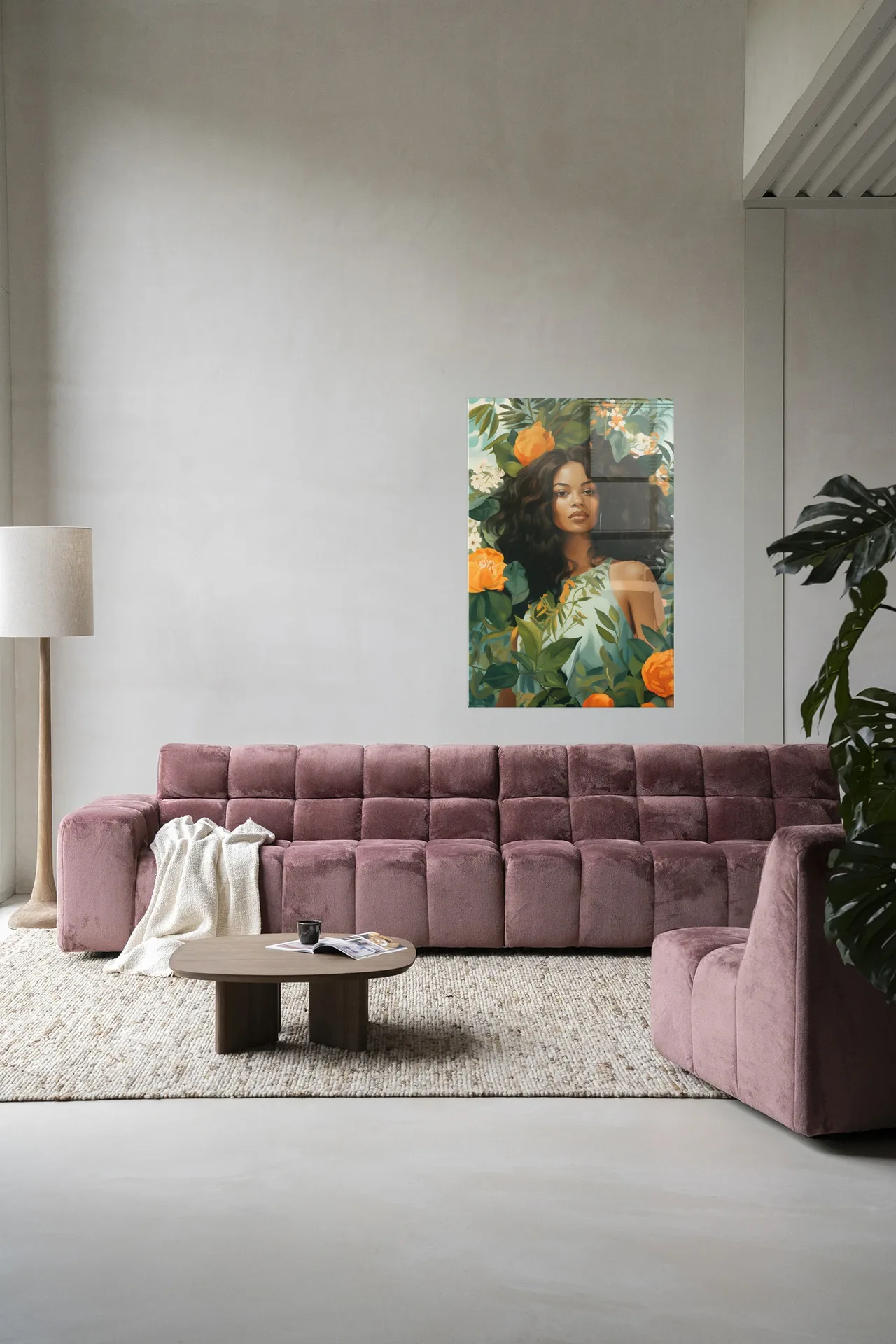 Wandkleed Rosita - Urban Cotton hangt boven een roze bank in een moderne woonkamer