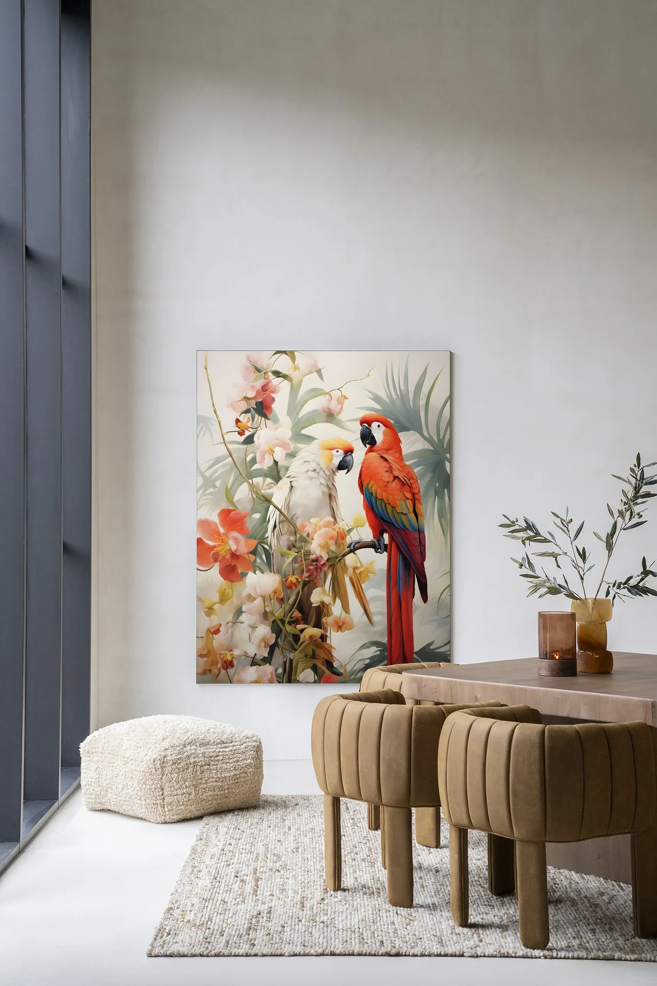 Wandkleed Lovebirds - Urban Cotton in een moderne eetkamer met houten tafel en stoelen