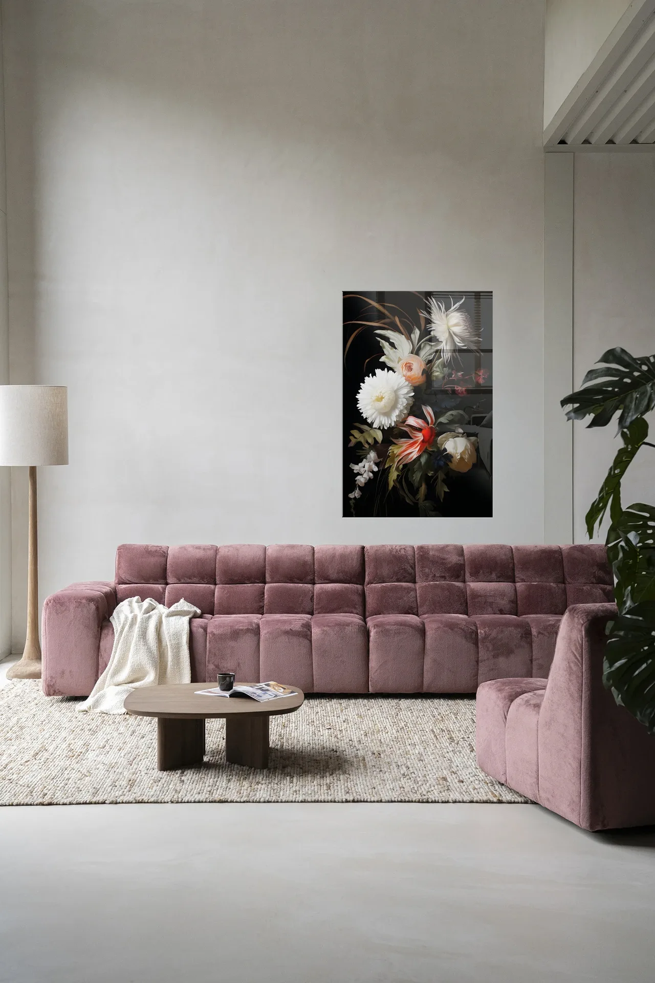 Wandkleed Flower selection - Urban Cotton in een moderne woonkamer boven een roze bank