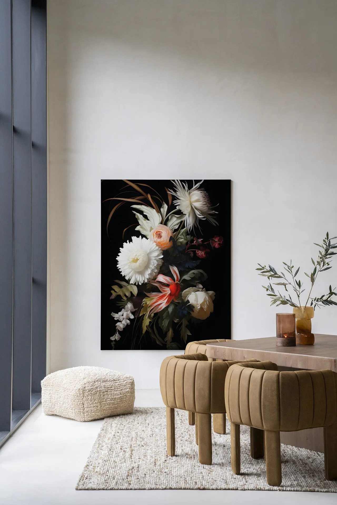 Wandkleed Flower selection - Urban Cotton in een modern interieur boven een dressoir