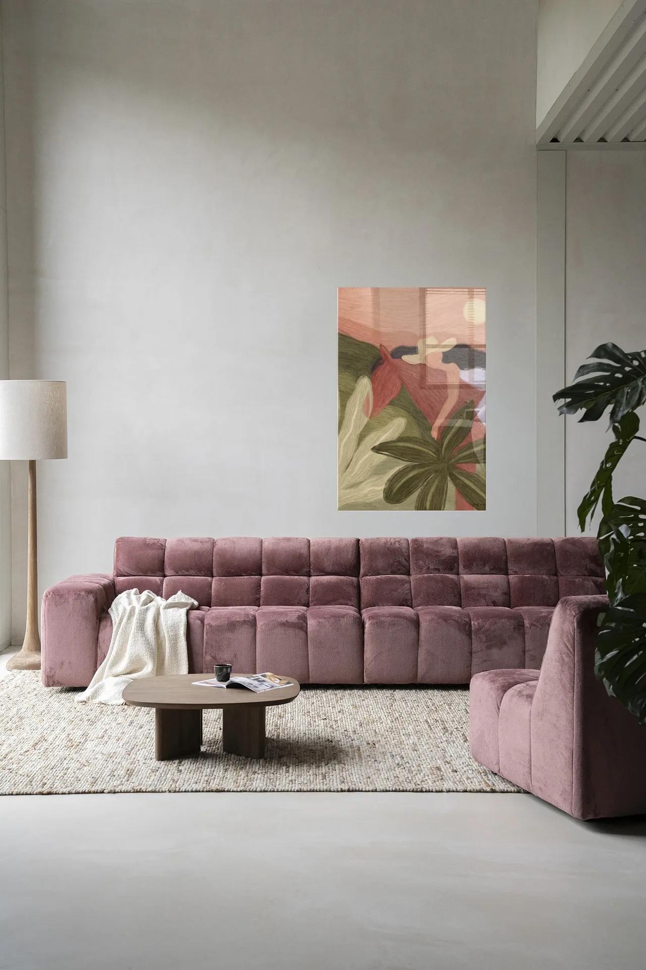 Wandkleed Horse Sunset in een moderne woonkamer boven een roze bank - Urban Cotton