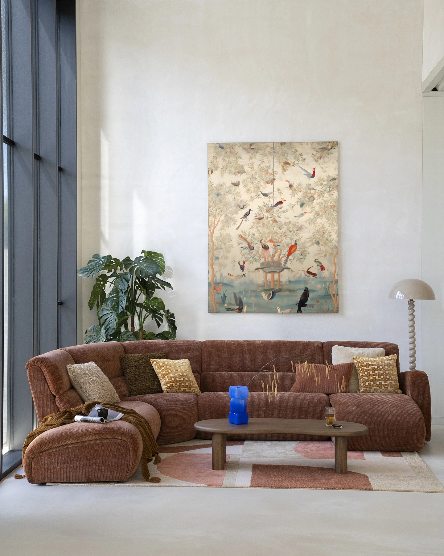 Wandkleed Oriental Day - Urban Cotton hangend boven een bruine hoekbank in een lichte woonkamer