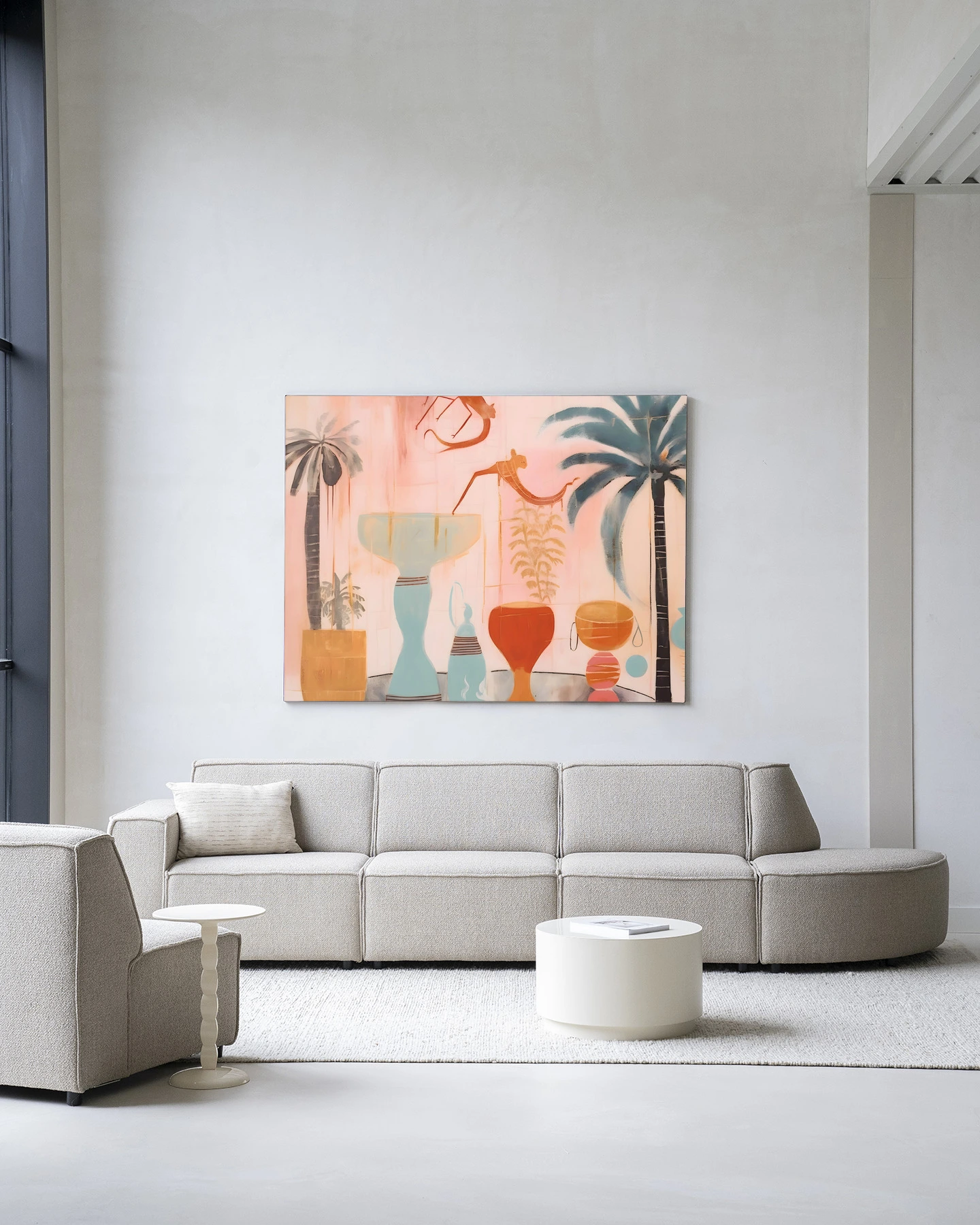 Wandkleed Tunesian Samba in een moderne woonkamer boven een beige bank - Urban Cotton