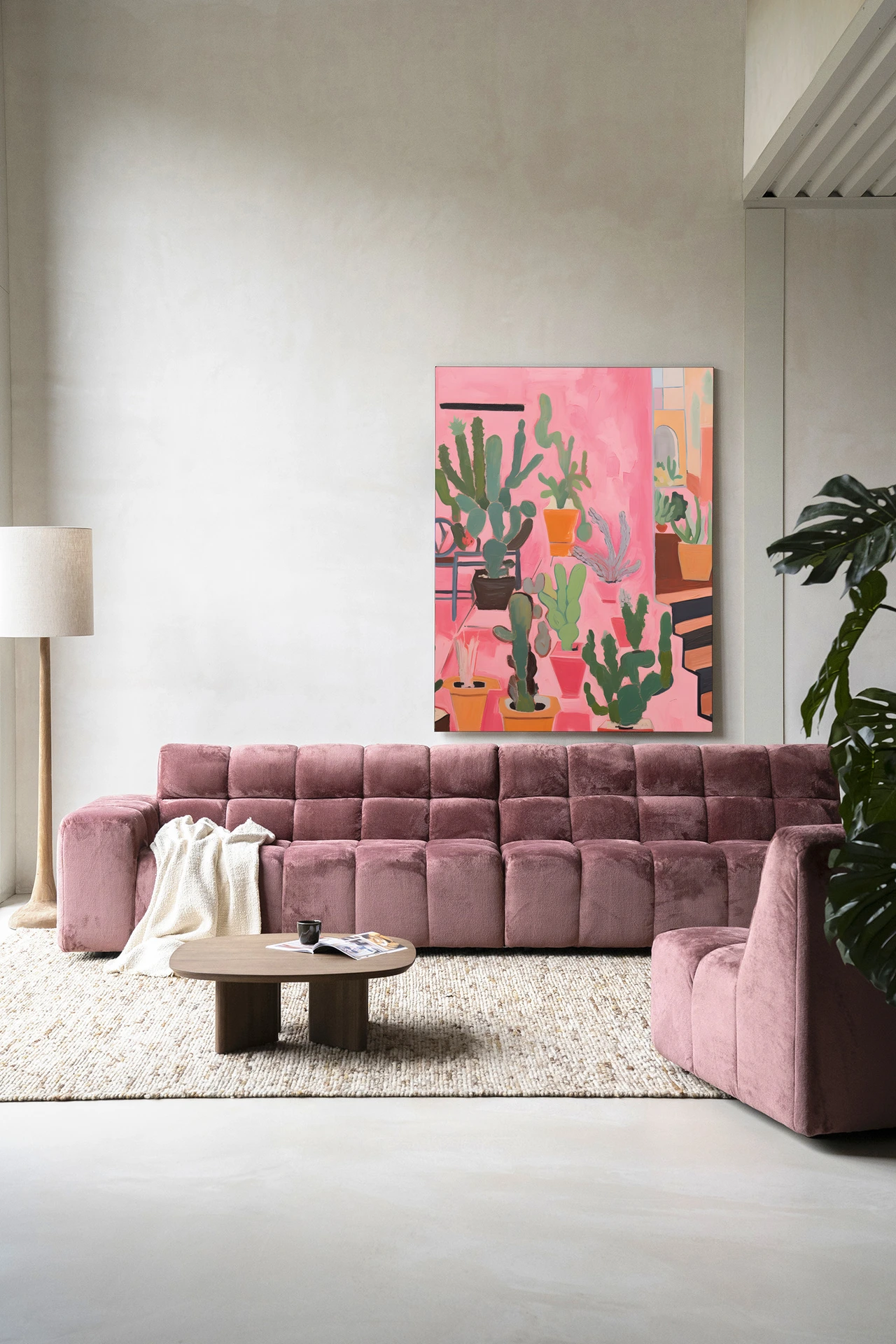 Wandkleed Cactus Party in een woonkamer met een roze bank en een houten salontafel - Urban Cotton
