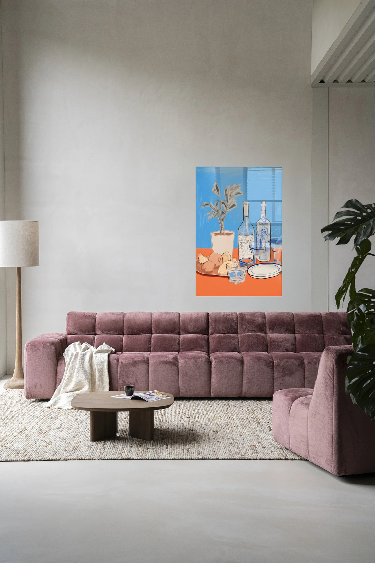 Wandkleed Cocktail Table - Urban Cotton in een moderne woonkamer boven een roze bank