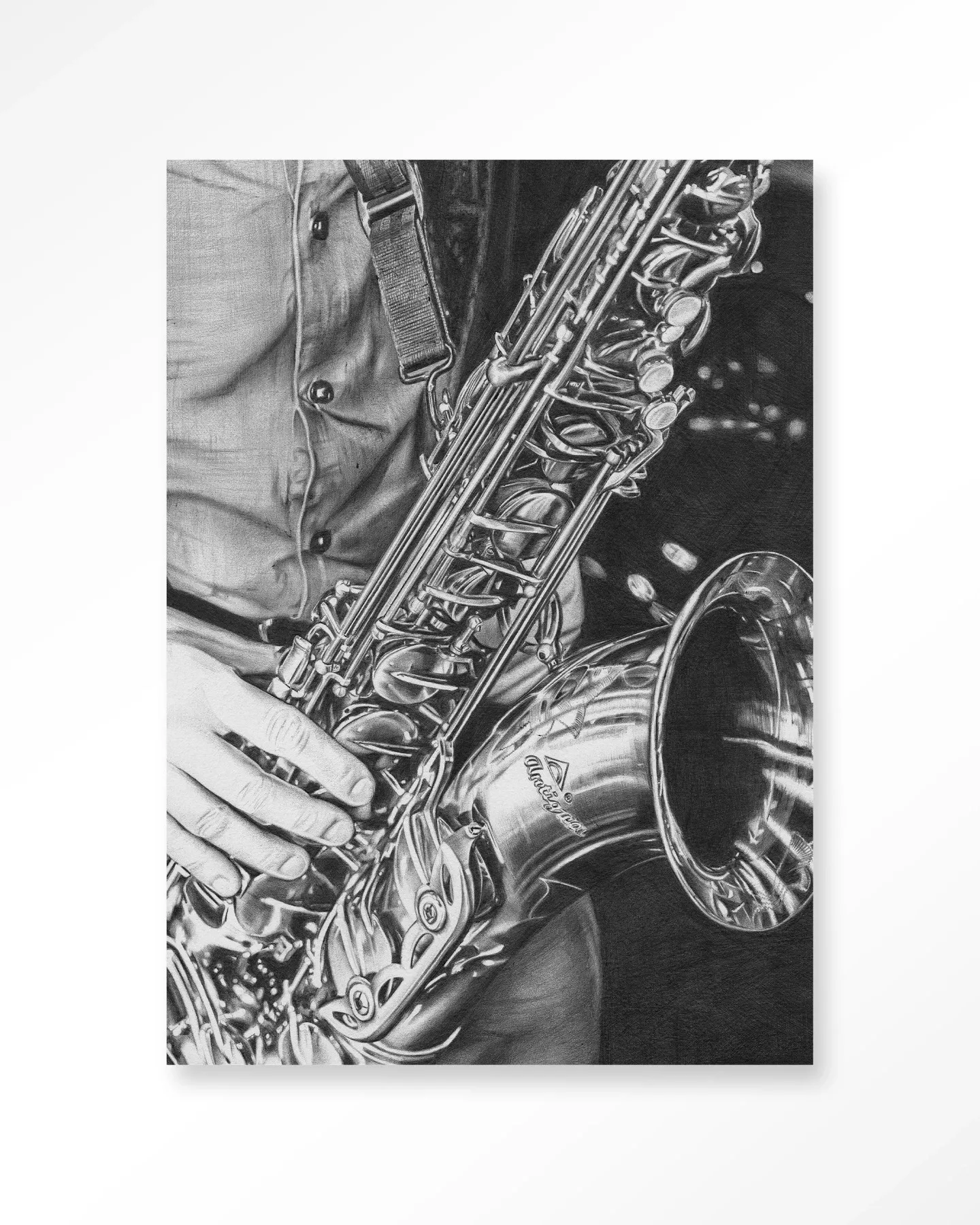 Wandkleed The man with the sax, close-up van een saxofoon met de handen van een man erop - Urban Cotton