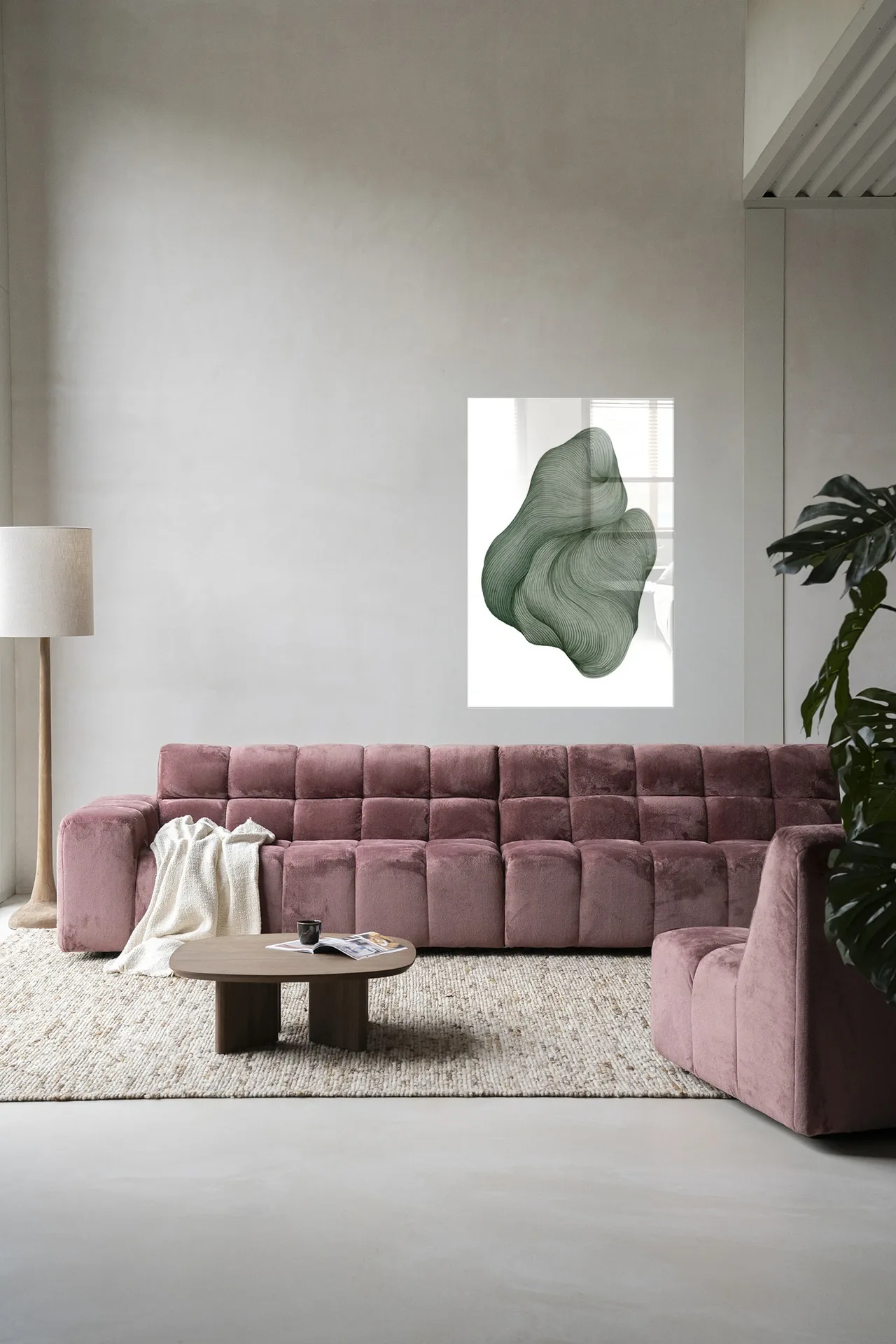 Wandkleed DWG-J - Urban Cotton in een moderne woonkamer boven een roze bank
