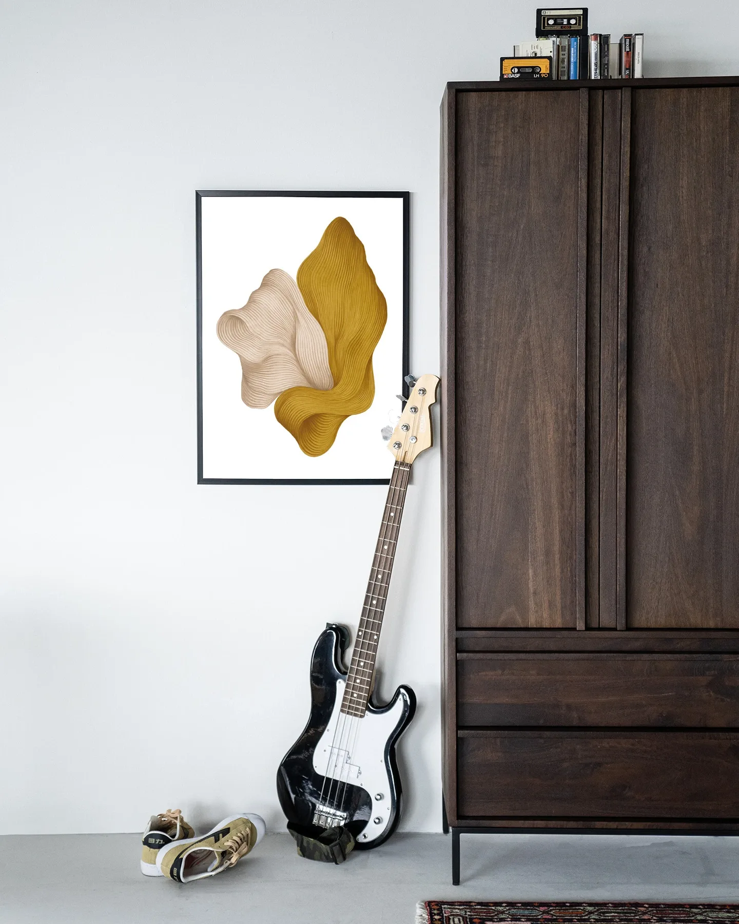 Een Wandkleed DWG-L - Urban Cotton hangt aan een witte muur in een modern interieur