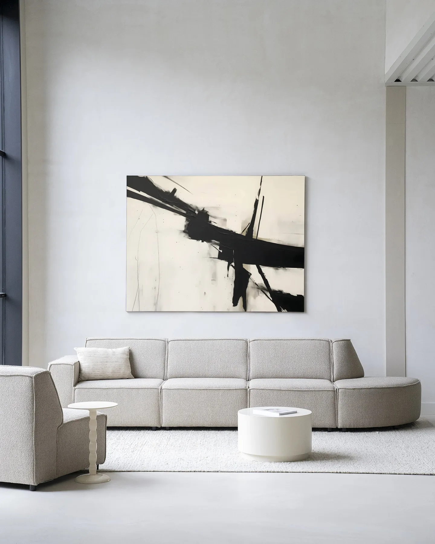 Wandtuch Montagne - Urban Cotton hängt über einem langen Sofa in einem modernen Wohnzimmer
