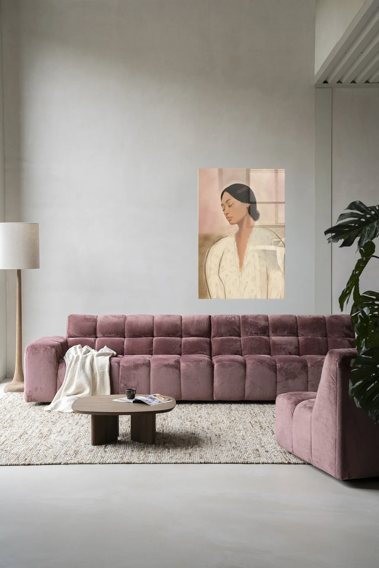 Wandteppich Dreaming - Urban Cotton hängt über einem rosa Sofa in einem modernen Wohnzimmer