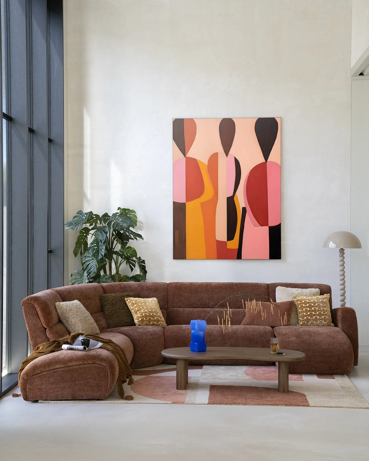 Wandteppich Silhouettes - Urban Cotton hängt über einem braunen Cordsofa in einem modernen Wohnzimmer