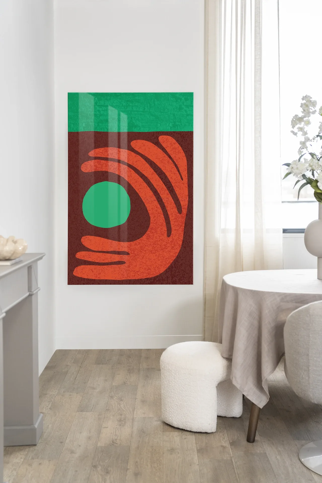 Wandteppich Elements Green in einem modernen Interieur mit Esstisch und Hocker - Urban Cotton