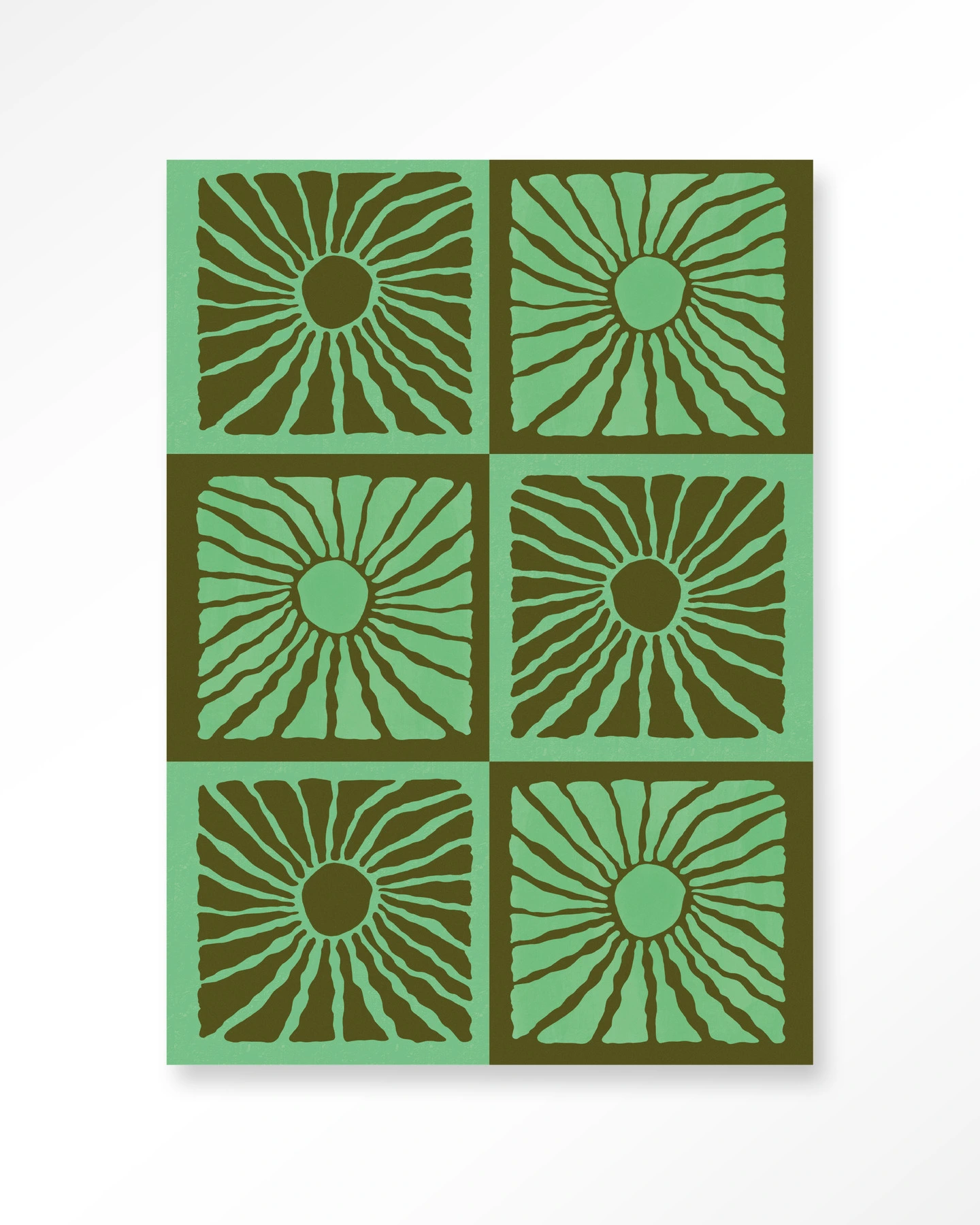 Wandteppich Suns In Green - Urban Cotton, mit sechs Sonnen in Grün und Dunkelgrün, vertikal auf weißem Hintergrund