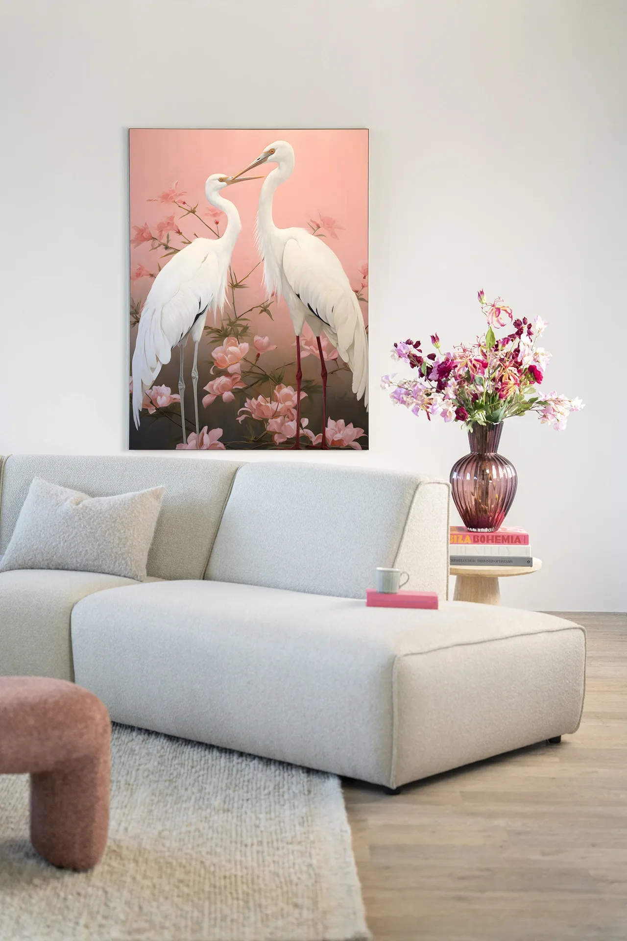 Wandteppich Pink Love Birds hängt über einem Sofa in einem hellen Wohnzimmer mit rosa Akzenten - Urban Cotton