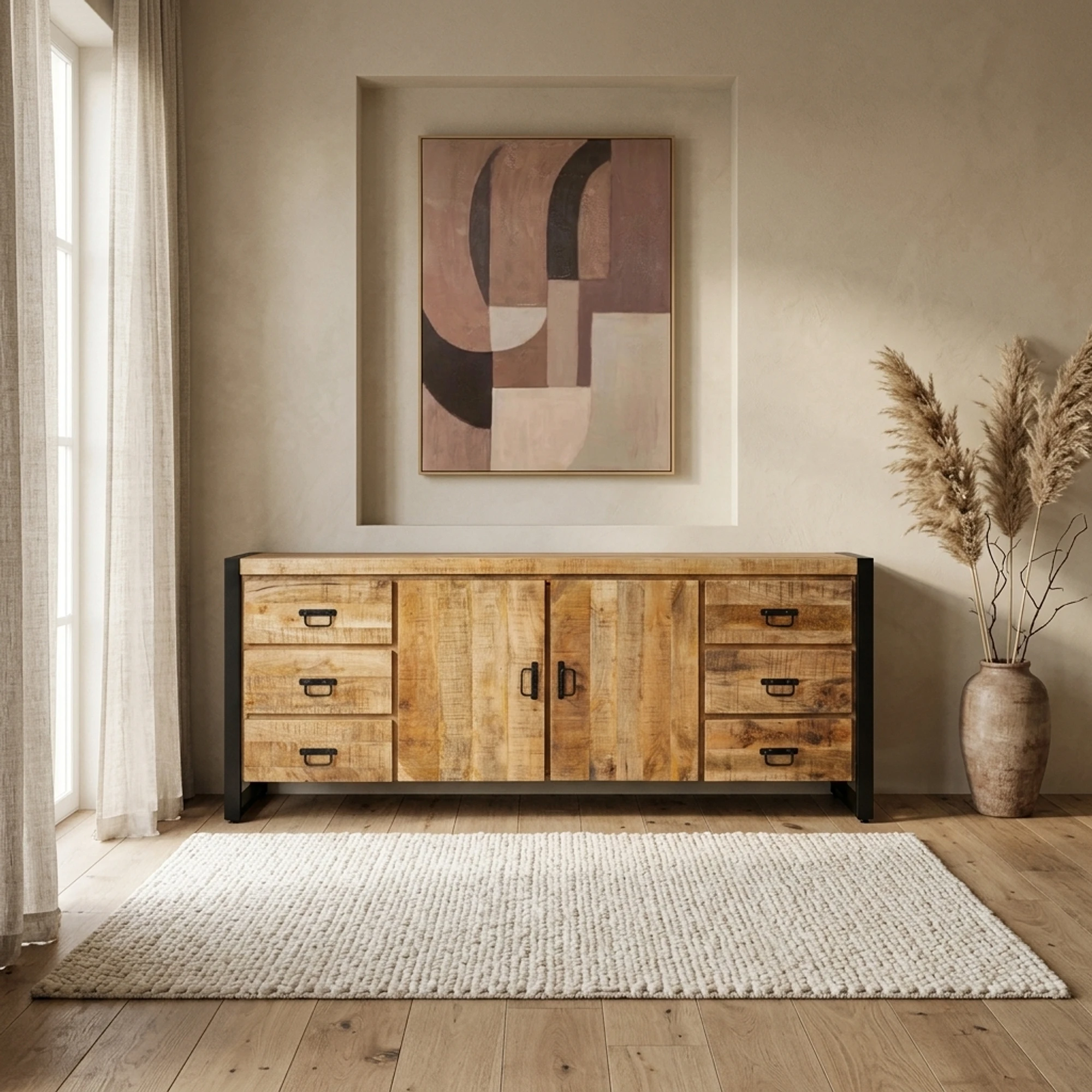 Sideboard Britt 200 in einem stimmungsvollen Wohnzimmer mit abstraktem Gemälde und einer Vase mit Pampasgras - Benoa