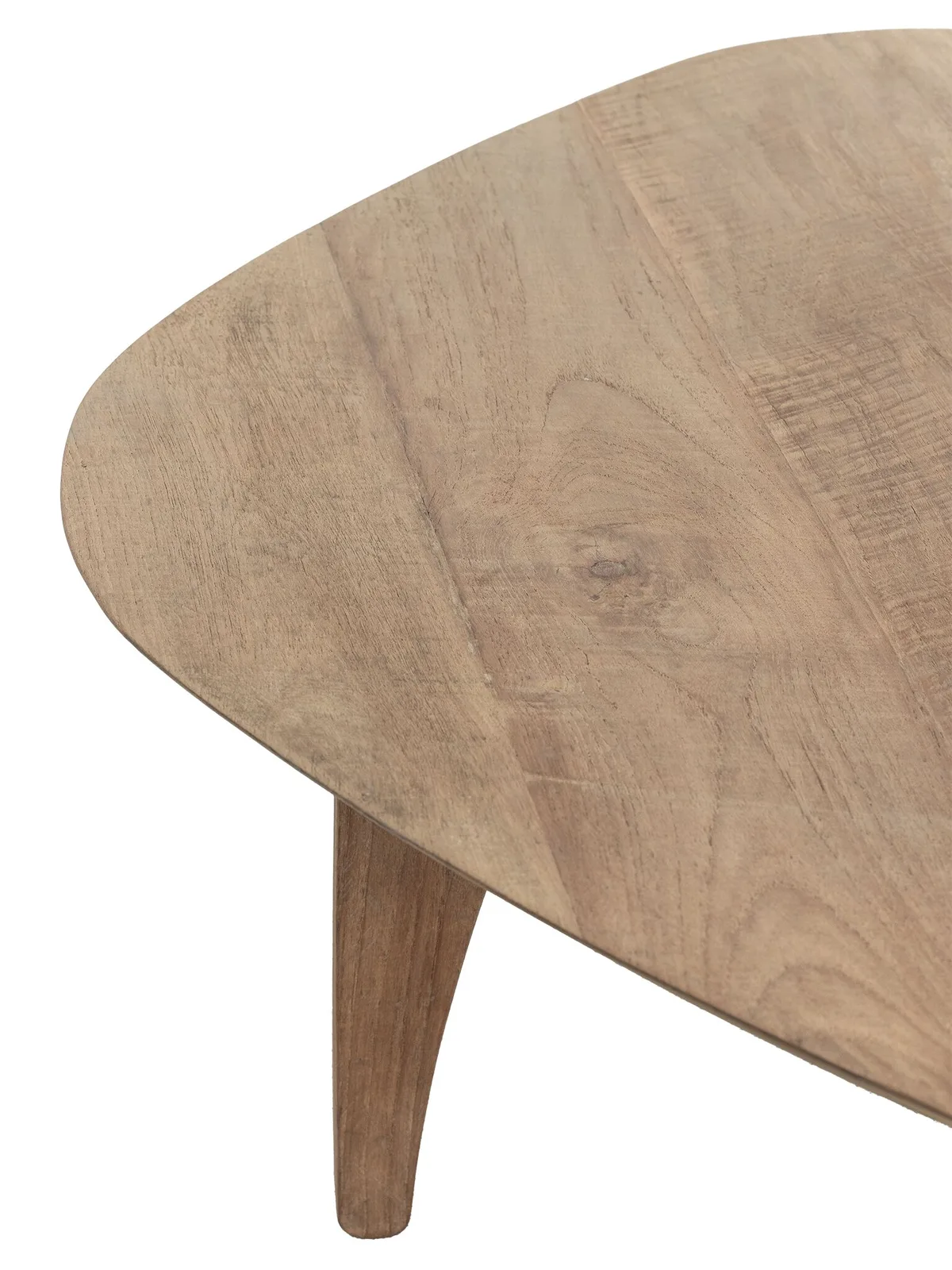 Detail van de Salontafel Bliss, een houten tafelblad met een afgeronde hoek en een schuine poot op een witte achtergrond - DTP Home