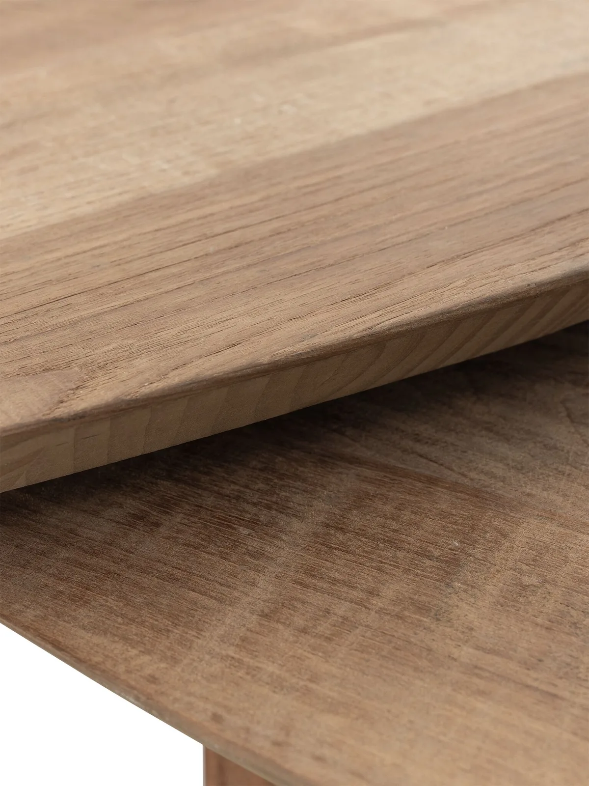 Nahaufnahme des Couchtischs Bliss mit Detail der abgerundeten Kanten der Holzplatte - DTP Home