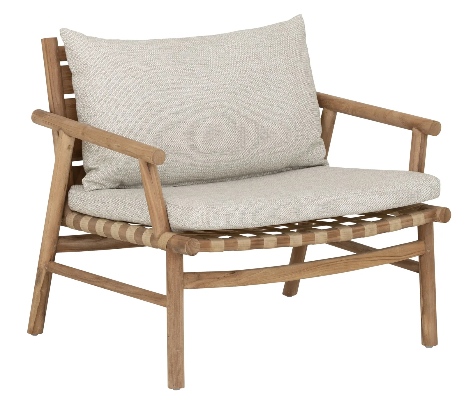 Loungesessel Yoko mit hellen Kissen und Holzrahmen, auf weißem Hintergrund fotografiert - MUST Living