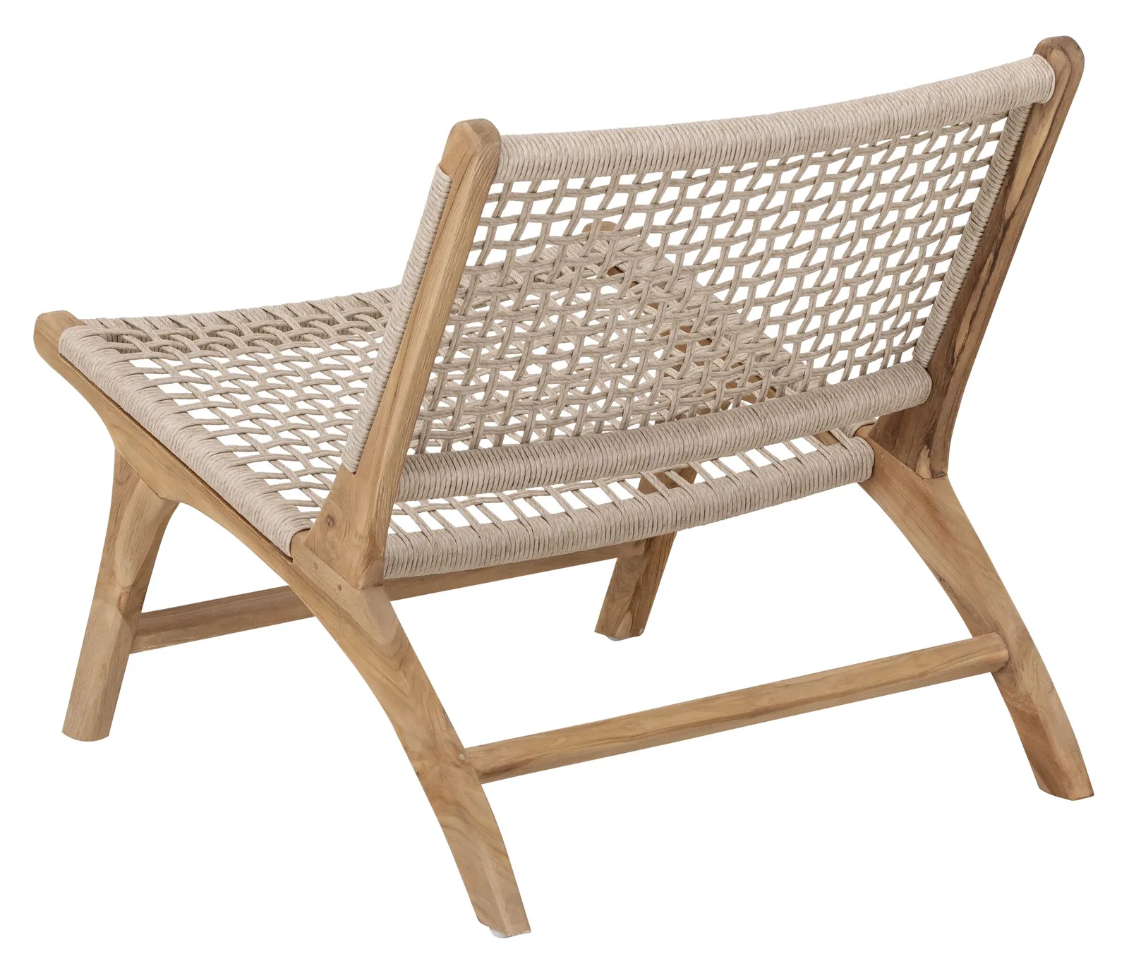 Loungestuhl Winston, schräg von hinten auf weißem Hintergrund fotografiert, mit Holzrahmen und geflochtener Sitzfläche und Rückenlehne - MUST Living
