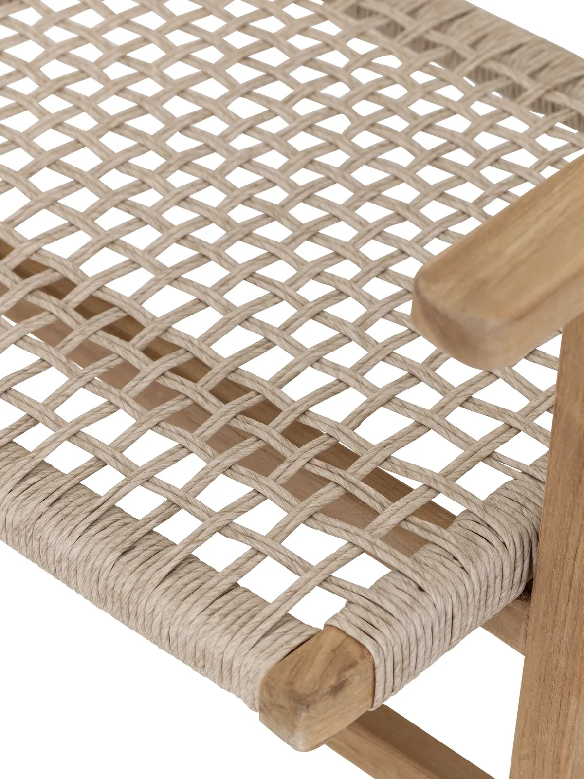 Detailaufnahme der Sitzfläche des Loungestuhls William high back mit einem geflochtenen Seilmuster - MUST Living