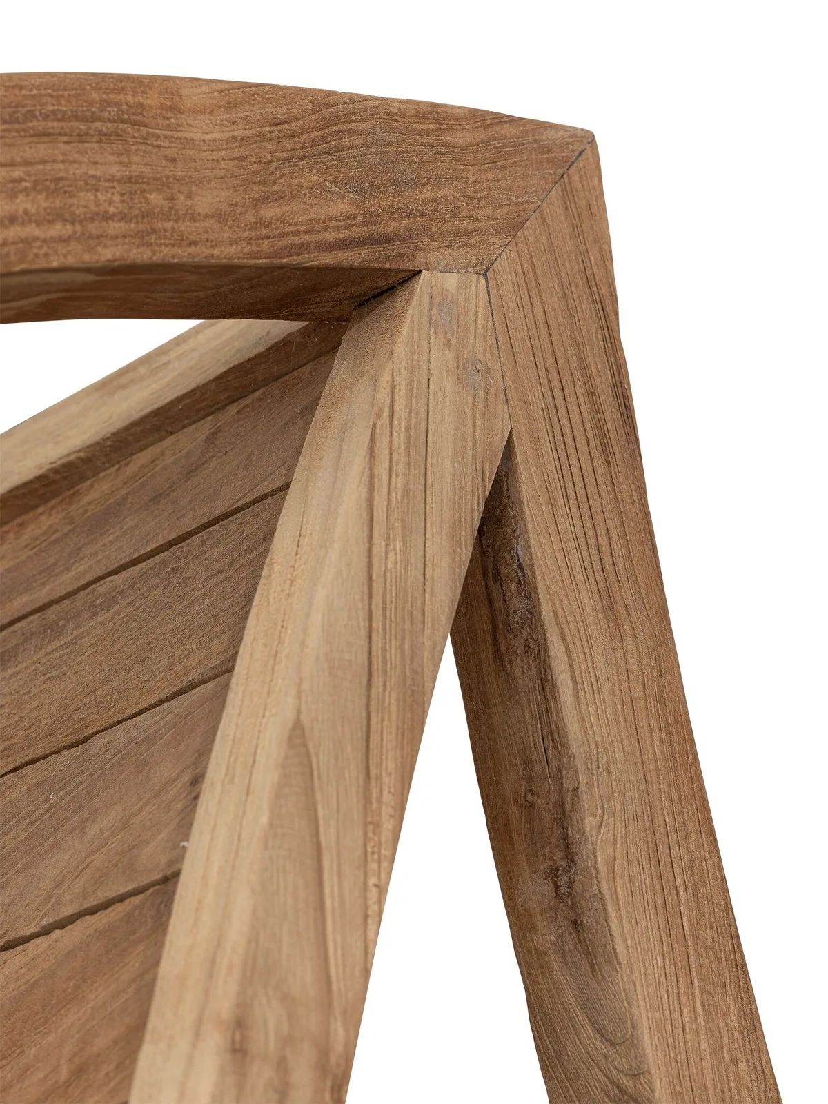 Detailaufnahme der Holzkonstruktion des Bücherregals Drop, mit deutlich sichtbaren Verbindungen und Holzmaserung - MUST Living