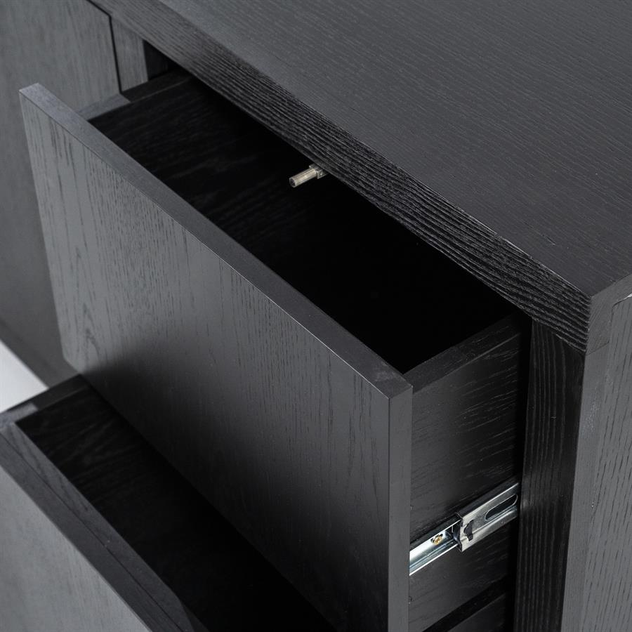 Detailansicht des Sideboard Helsinki Eiche mit einer geöffneten Schublade, Nahaufnahme der Schubladenführung - Eleonora