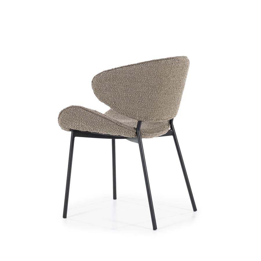 Stuhl Tess Spark auf weißem Hintergrund, schräg von hinten fotografiert, mit weichem Bouclé-Stoff und schwarzen Beinen - Eleonora