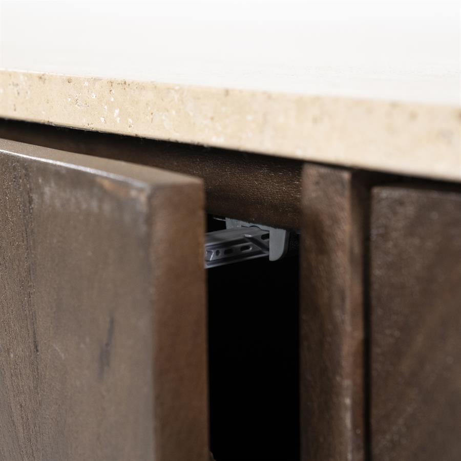 Nahaufnahme der Seite des Sideboard Lio 3-türig Mangoholz, mit einer geöffneten Schublade - Eleonora