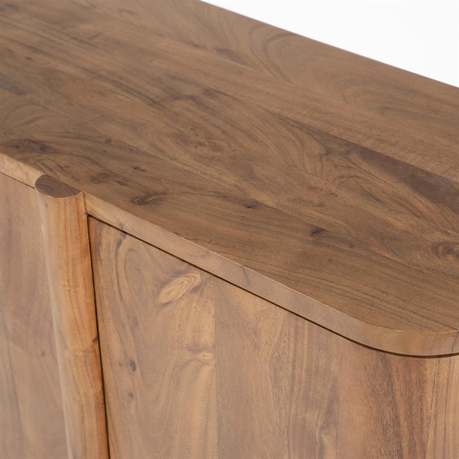Detailansicht der Oberseite und Seite des Sideboard Julian, mit natürlichen Holzmaserungen und abgerundeten Ecken - Eleonora