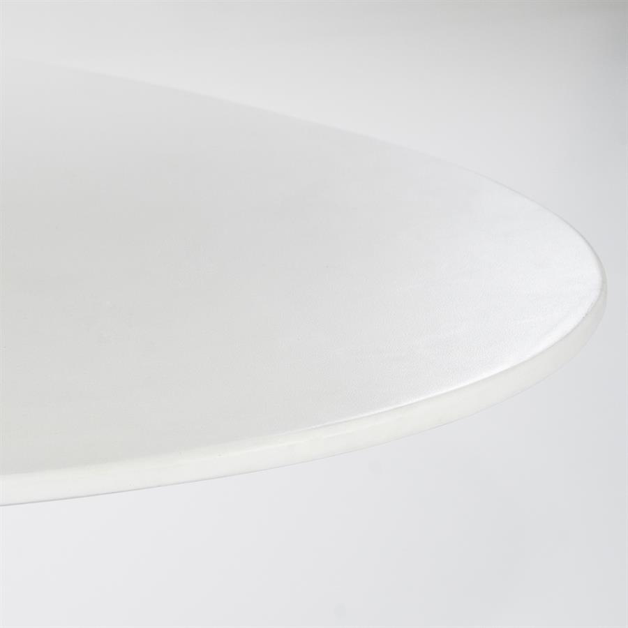 Detailaufnahme des ovalen Esstisch Elin, mit der glatten weißen Kante und der Tischplatte - Eleonora
