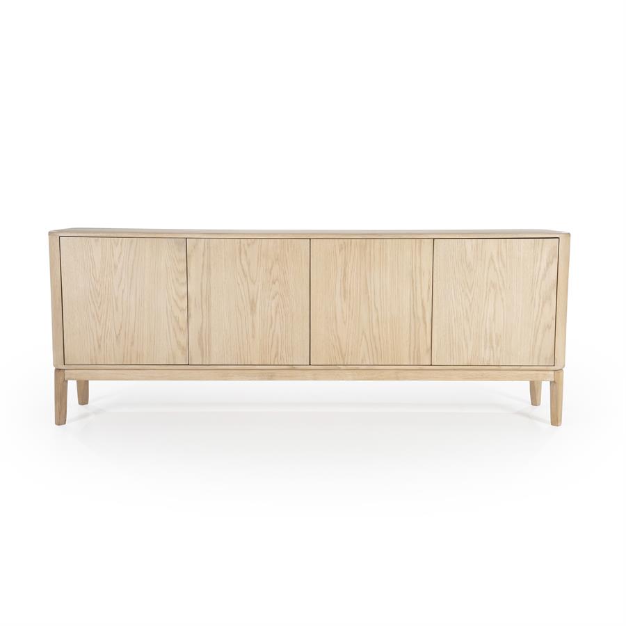 Sideboard Harvey von Eleonora, ein Holz-Sideboard mit vier Türen auf weißem Hintergrund