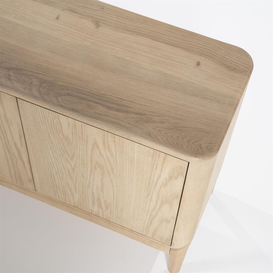 Detailaufnahme der Oberseite des Sideboard Harvey mit abgerundeter Ecke auf weißem Hintergrund - Eleonora