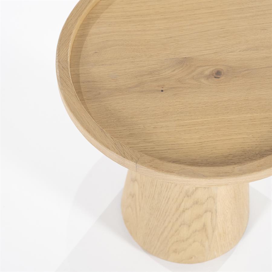 Detailaufnahme des Beistelltisch Leia 46x49 Eichenfurnier, mit runder Form und Holzmaserung - Eleonora