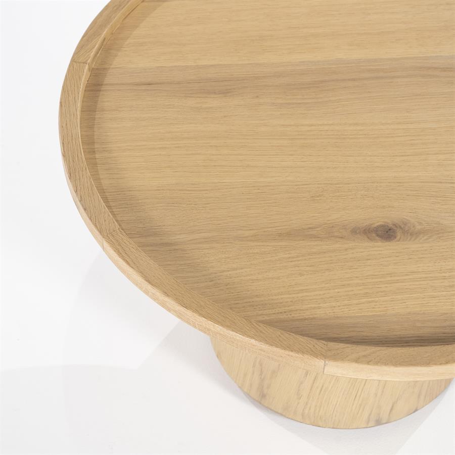 Detail des runden Couchtisch Leia Eichenfurnier, Nahaufnahme der Tischplatte mit erhöhtem Rand - Eleonora