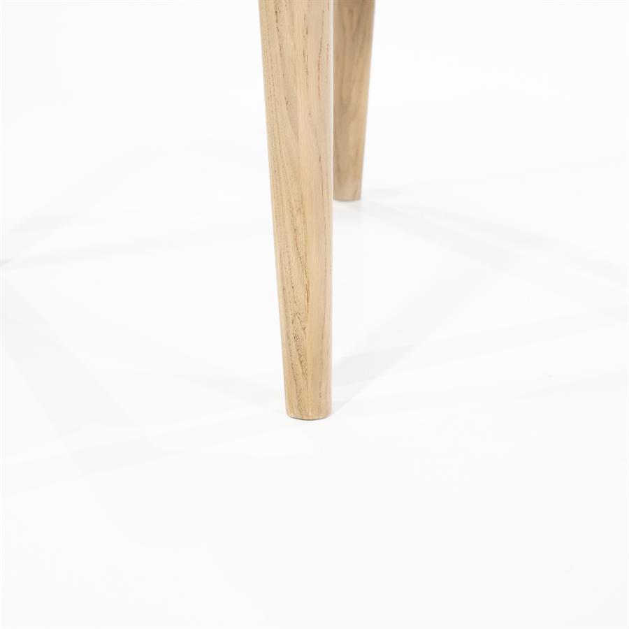 Detail des Couchtischs Selbu small Eiche, mit einer Nahaufnahme eines Tischbeins auf weißem Hintergrund - Eleonora