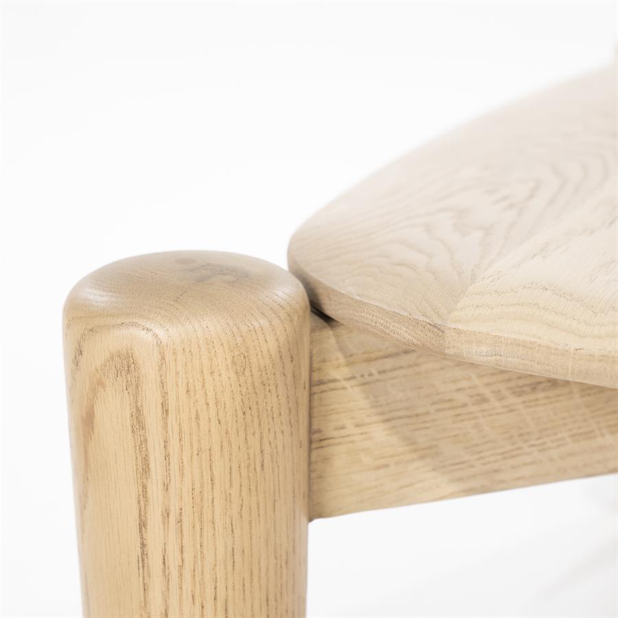 Detail des Couchtisch Selbu medium Eiche, Nahaufnahme der Verbindung zwischen Bein und Platte - Eleonora