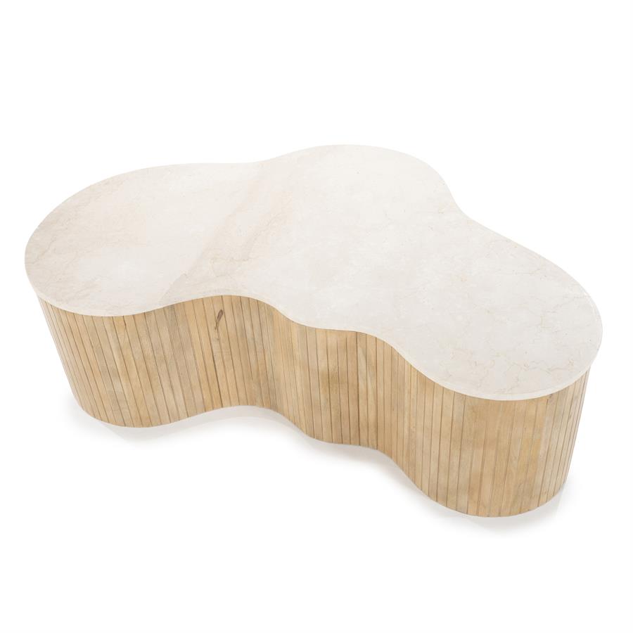 Couchtisch Kira large Mangoholz mit gewellter Form und heller Marmorplatte auf weißem Hintergrund - Eleonora