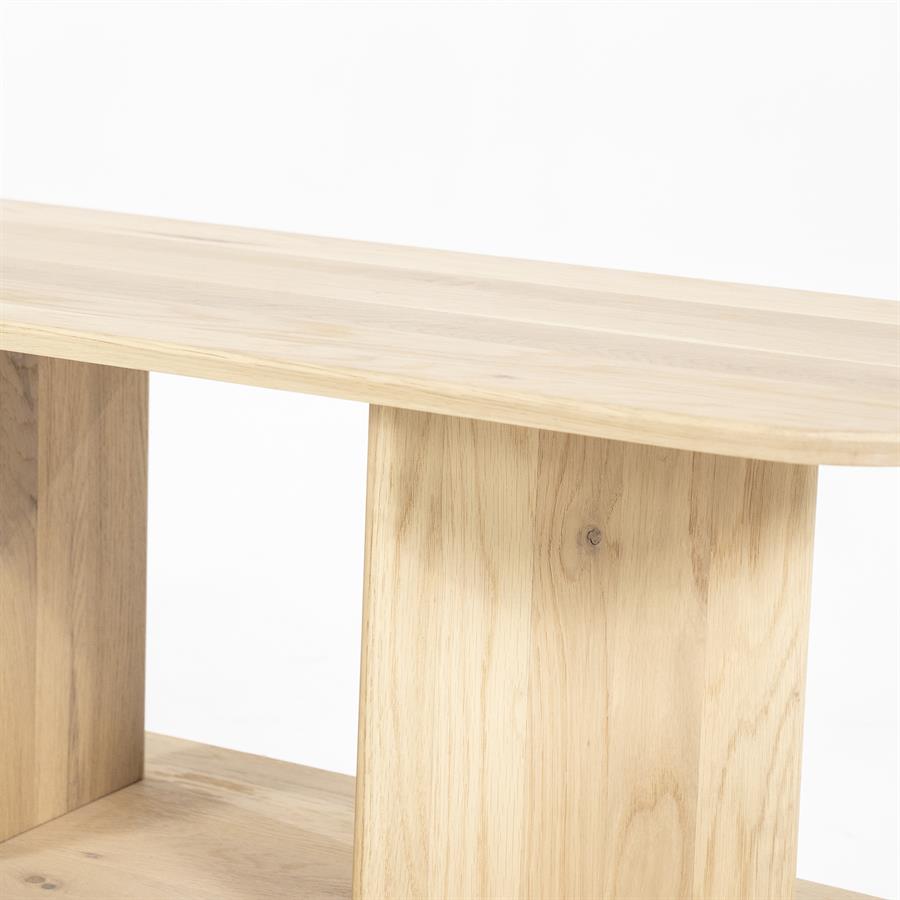 Nahaufnahme des TV-Möbels Ty Eiche, mit Fokus auf die Holzbretter und Verbindungen - Eleonora